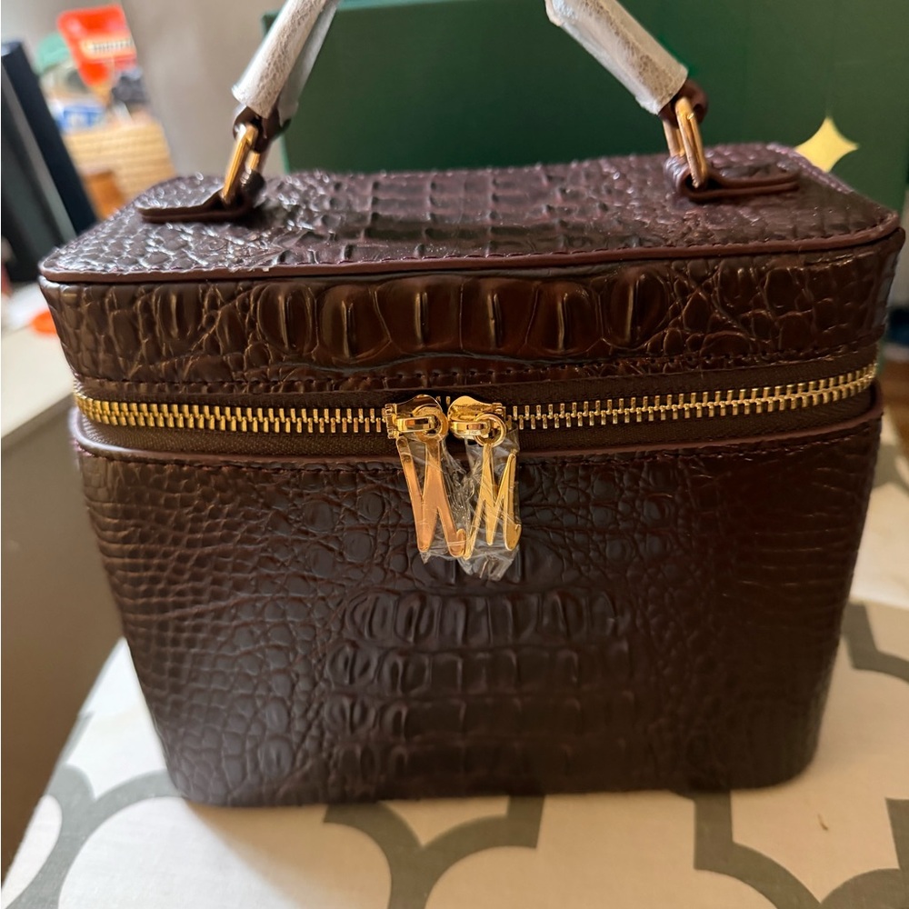 Elegant Brown Crocodile-Embossed Women's Bag